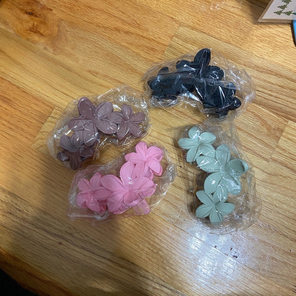 Chic Floral Hair Clip Set - Pink, Black, Brown, Green